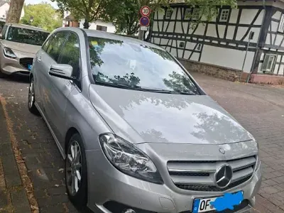 Gebraucht Mercedes B180 109 PS (80 kW) 2011 Silber Kleinwagen