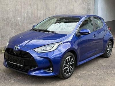 Gebraucht Toyota Yaris Hybrid 116 PS (85 kW) 2022 Blau Limousine