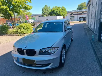 Gebraucht BMW 318 143 PS (105 kW) 2011 Silber Limousine