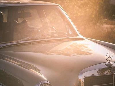 Second-hand Mercedes W108 200 CP (147 kW) 1971 Verde Berlinǎ