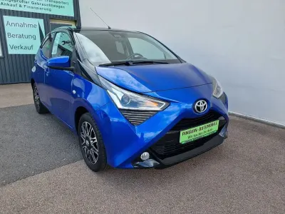 Gebraucht Toyota Aygo X-clusiv 72 PS (52 kW) 2018 Blau Kleinwagen