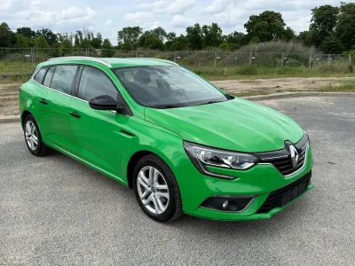 Gebraucht Renault Mégane Life 101 PS (74 kW) 2020 Grün Limousine