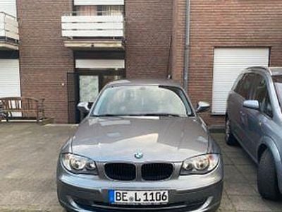 Gebraucht BMW 118 143 PS (105 kW) 2011 Grau Kleinwagen