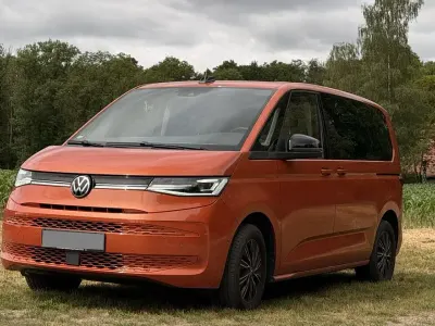 Gebraucht VW Multivan Life 150 PS (110 kW) 2025 Orange Van / Kleinbus