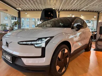 Neu Volvo EX30 Plus 200 kW (272 PS) 2025 Blau SUV