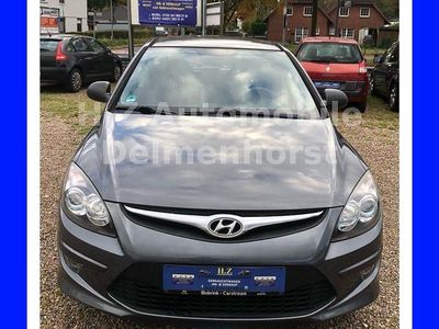 Grau Gebraucht 2011 Hyundai i30 Edition Limousine | 5.890 € (Etwas zu teuer)
