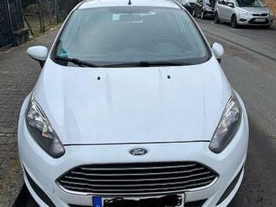 Gebraucht Ford Fiesta Trend 60 PS (44 kW) 2013 Weiß Kleinwagen