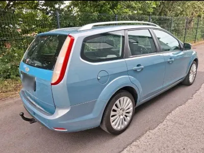 Gebraucht Ford Focus 110 PS (80 kW) 2009 Blau Kombi