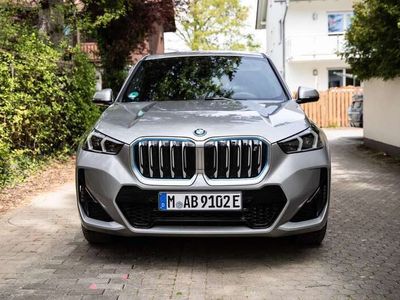 gebraucht BMW iX1 xDrive30 MPaket Anhängerk. 19’ Sonnenschutzver