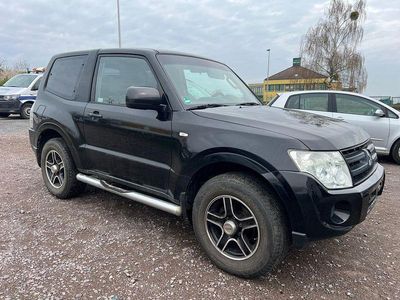 Gebraucht Mitsubishi Pajero Inform 200 PS (147 kW) 2012 Schwarz SUV