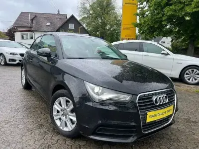 Używany Audi A1 Attraction 86 KM (63 kW) 2011 Czarny Hatchback
