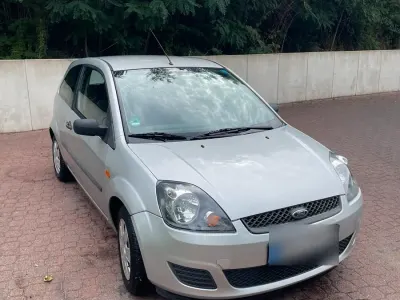 Gebraucht Ford Fiesta 70 PS (51 kW) 2007 Silber Kleinwagen
