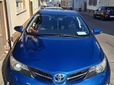 Gebraucht Toyota Auris Hybrid Comfort 99 PS (72 kW) 2014 Blau Limousine