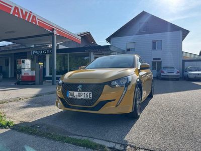 Gelb Gebraucht 2021 Peugeot e-208 Allure Kleinwagen | 15.900 € (Fairer Preis)
