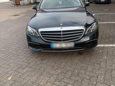 Schwarz Gebraucht 2017 Mercedes E200 Limousine | 16.000 € (Etwas zu teuer)