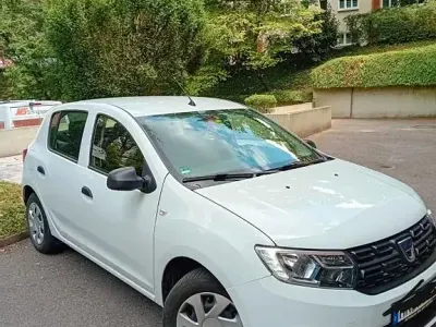 Gebraucht Dacia Sandero 67 PS (49 kW) 2020 Weiß Limousine