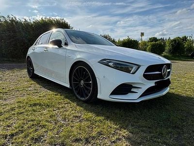 Weiß Gebraucht 2019 Mercedes A220 AMG line Limousine | 27.450 € (Etwas zu teuer)