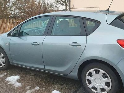 Gebraucht Opel Astra 116 PS (85 kW) 2015 Grau Limousine