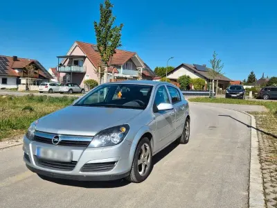 Używany Opel Astra 105 KM (77 kW) 2004 Srebrny Sedan/Limuzyna