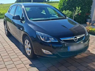 Gebraucht Opel Astra Edition 116 PS (85 kW) 2010 Schwarz Limousine