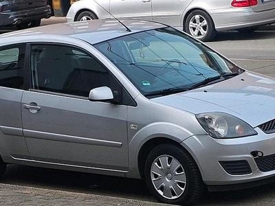 Usata Ford Fiesta 68 CV (50 kW) 2007 Grigio Utilitaria