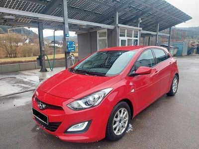Gebraucht Hyundai i30 Edition 99 PS (72 kW) 2014 Rot Limousine