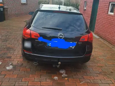 Gebraucht Opel Astra 167 PS (122 kW) 2011 Schwarz Kombi