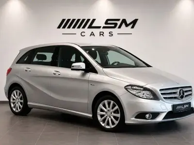 Gebraucht Mercedes B180 122 PS (89 kW) 2012 Silber Kleinwagen