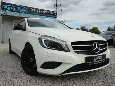 Używany Mercedes A180 122 KM (89 kW) 2013 Biały Sedan/Limuzyna