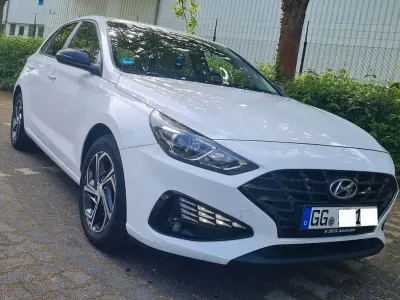 Gebraucht Hyundai i30 Select 120 PS (88 kW) 2021 Weiß Limousine