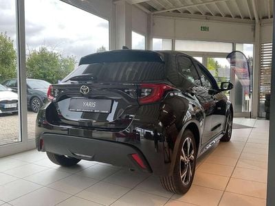 Neu Toyota Yaris Hybrid Comfort 116 PS (85 kW) 2025 Mysticschwarz mica metallic Kleinwagen