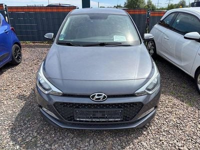Gebraucht Hyundai i20 Classic 84 PS (61 kW) 2015 Grau Limousine
