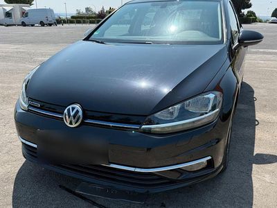 Gebraucht VW Golf VII Comfortline 131 PS (96 kW) 2019 Schwarz Limousine