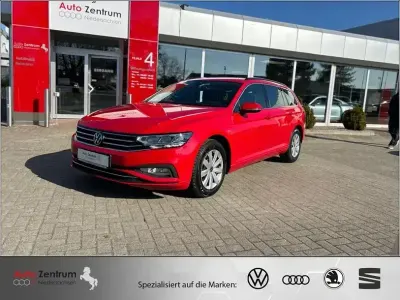 Gebraucht VW Passat Business 122 PS (89 kW) 2023 Rot Kombi