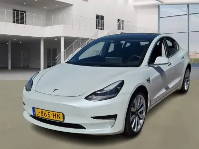 Käytetty Tesla Model 3 Standard Range 225 kW (306 HP) 2020 Valkoinen Sedan