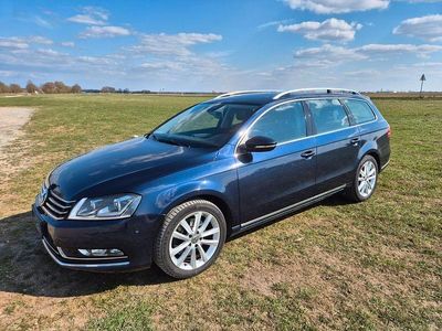 Gebraucht VW Passat Highline 160 PS (117 kW) 2013 Blau Kombi