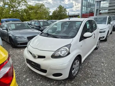 Używany Toyota Aygo Cool 68 KM (50 kW) 2010 Biały Hatchback