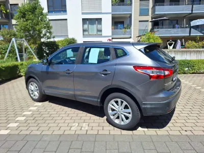 Gebraucht Nissan Qashqai 116 PS (85 kW) 2015 Grau SUV