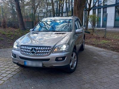 Usata Mercedes ML320 224 CV (164 kW) 2006 Argento SUV