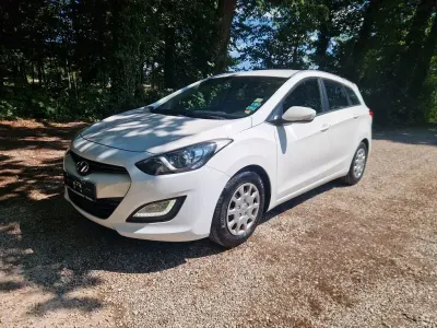 Gebraucht Hyundai i30 Trend 135 PS (99 kW) 2012 Weiß Kombi