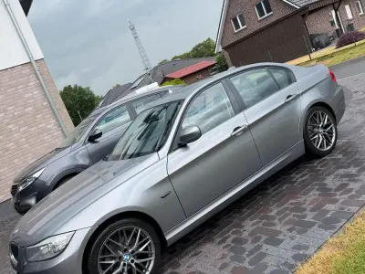 Gebraucht BMW 318 143 PS (105 kW) 2011 Andere farben Limousine