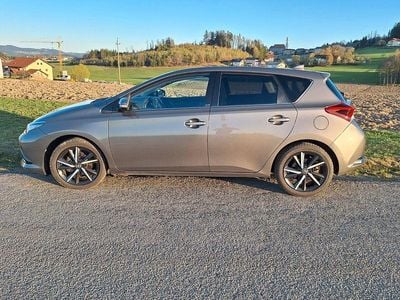 Usata Toyota Auris Comfort 116 CV (85 kW) 2015 Nero Berlina