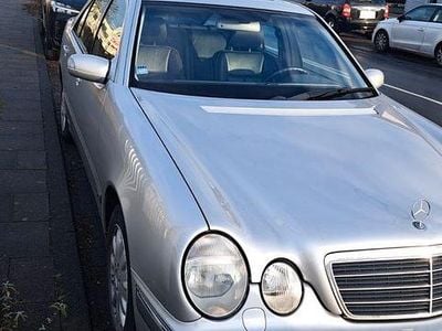 Gebraucht Mercedes E240 Elegance 170 PS (125 kW) 2000 Silber Limousine