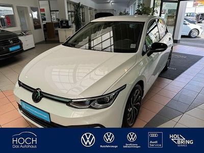 Gebraucht VW Golf VIII Active 131 PS (96 kW) 2022 Weiß Limousine