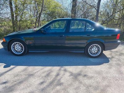 Usata BMW 320 Basis 150 CV (110 kW) 1994 Verde Berlina
