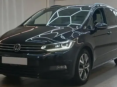 Gebraucht VW Touran Comfortline 150 PS (110 kW) 2025 Schwarz Van / Kleinbus