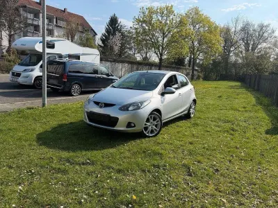 Używany Mazda 2 86 KM (63 kW) 2007 Srebrny Hatchback