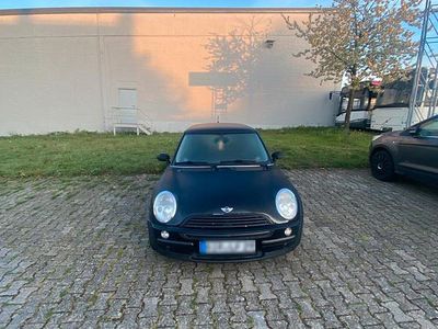 Begagnad Mini ONE 90 HK (66 kW) 2004 Svart Halvkombi