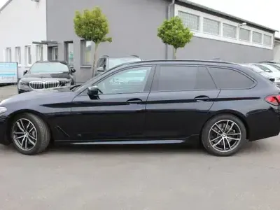 Gebraucht BMW 530 M Sport 286 PS (210 kW) 2022 Carbonschwarz metallic Kombi