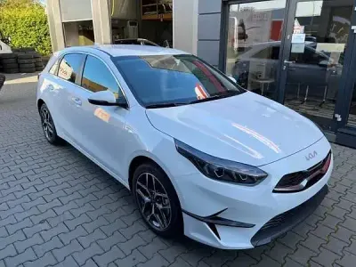 Gebraucht Kia Ceed Gold 140 PS (102 kW) 2025 Weiß Kleinwagen